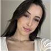 Nativa en español y portugués con más de 9 años de contacto directo con el idioma. 