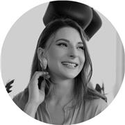 Profesional en activo y profesora de diseño de interiores.