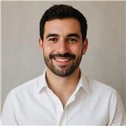 Professeur à domicile passionné, je m’adapte à vos besoins pour booster votre réussite.