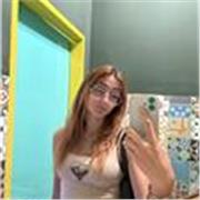 alunna con certificazione advanced cambridge di inglese (CAE)