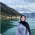 Disiplinli, motive edici ve yenilikçi bir öğretmenim. Derslerim, İngilizce dilini öğrenmek isteyen her yaş grubuna yöneliktir.