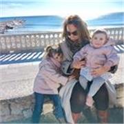 Soy bilingue en español y francés y me encanta enseñar estos 2 idiomas y/ o ayudar en su aprendizaje 