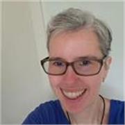 Eu sou uma pessoa apaixonada por Inglês, atenciosa, sei lidar com crianças, pois eu as adoro. Eu sou tia de três crianças maravilhosas e nos damos bem. Eu vou ensinar crianças que estejam interessadas em aprender inglês, independente da faixa etária