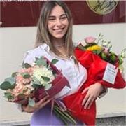 Studentessa universitaria impartisce lezioni private di latino per ragazzi delle medie e liceo