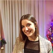 Graduada en Maestra de Educación Primaria. Imparto clases de todas las materias de Educación Primaria. También tengo el certificado b1 de Francés