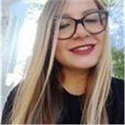 Studentessa universitaria di lingue moderne offre ripetizioni in materie umanistiche