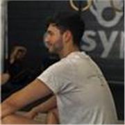 Consigue un físico atlético mediante el sistema de entrenamiento híbrido. 