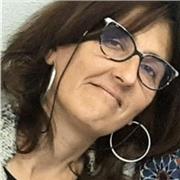 Doy clases particulares presenciales y online de inglés, castellano y catalán. Mis clases son dinámicas y adaptadas a cada persona