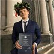 Neolaureato in lingue culture e letterature moderne europee impartisce lezioni private di inglese e francese.  Le lezioni  si effettueranno sulla piattaforma  teams con orario concordabile.