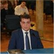 Laureato in giurisprudenza all'Università Cattolica di Milano.
Il mio obiettivo è quella di insegnarvi a comprendere il diritto, il diritto non è memoria.