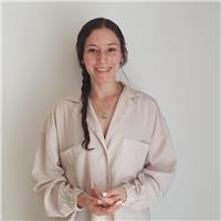 Spanish Tutor with a Master's in European and Latin American Literature. Experienced in teaching to teenagers and adults