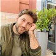 Insegnante in materie umanistiche (storia, filosofia, italiano, antropologia, latino) offre lezioni individuali adatte a tutti