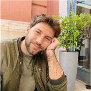 Insegnante in materie umanistiche (storia, filosofia, italiano, antropologia, latino) offre lezioni individuali adatte a tutti