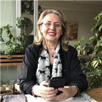 English and Spanish teacher with 40+ years of experience