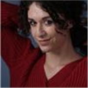 Laureanda in Cinema, televisione e produzione multimediale, con diploma classico, impartisce lezioni di letteratura italiana