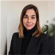 Profesora de Español imparte enseñanza a niños de todas la edades