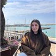 Appassionata di psicologia, filosofia e cultura, trasformo idee e conoscenze in contenuti chiari e coinvolgenti. 