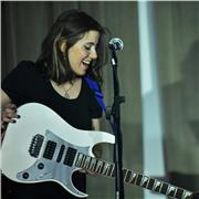 ¿Querés convertirte en el próximo Guitar Hero? - Clases de guitarra eléctrica y performance en vivo