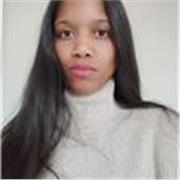 Professeure d'anglais passionnée, je propose des cours adaptés et personnalisés pour chaque élève. 