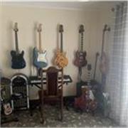 guitar tutor, teaching students of all levels