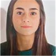 Estudiante de magisterio de primer año imparte clases de manera presencial.