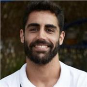 Tengo conocimientos en Ciencias Sociales, Economia, Filosofía e Historia, pero también idiomas como inglés, castellano o catalán.