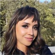 Esplora il tuo potenziale in inglese con lezioni online dinamiche con una laureata esperta con 20 anni di esperienza nell'insegnamento della lingua inglese.