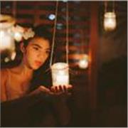 Profesora de canto imparte clases a todos los apasionados por la música