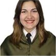 Profesora de piano imparte clase para todos los niveles