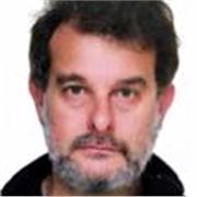 Profesor de historia imparte clases a alumnos de todas las edades y niveles