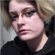 Bonjour, j'ai 17 ans et j'ai un niveau B1/B2 en anglais. Je suis très patient et pédagogue.