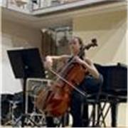 Estudiante de Biotecnología con Matrícula de Honor y titulada Profesional de Violonchelo, ofrezco clases a niños de cualquier edad