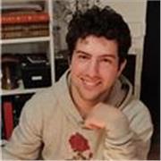 Étudiant médecine avec une licence de sciences biomédicales offre des cours dans toutes les matières de la première année ainsi que pour des élèves au lycée