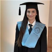 Graduada en Magisterio Infantil en la Universidad Católica de Murcia. Mucha experiencia en cuidado de niños y clases particulares