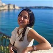 Licenciada con Doble Grado. Experiencia dando clases particulares en distintas materias escolares, incluido inglés.