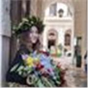 Se cerchi un'insegnante di italiano online coinvolgente, appassionata e dinamica, penso proprio di fare al caso tuo! Iniziamo?