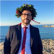 laureato in giurisprudenza offre lezioni private per ragazzi di scuola superiore ed università