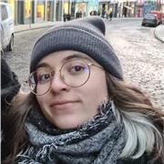 Professeure particulière donne des cours de soutien scolaire, tous niveaux