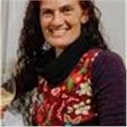 Profesora titulada en prácticas de la lengua española con una larga trayectoria en la enseñanza. Suma mi formación en psicopedagogía que aportan los conocimientos sobre las características psicoevolutivas y las estrategias constructivas, creativas y efici