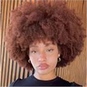 Profesora de inglés para niños de 7 a 12 años, dinámica y adaptable, enfocada en aprendizaje práctico y motivación constante.