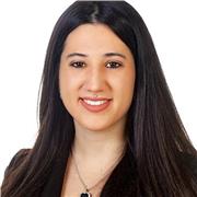 Neolaureata che impartisce lezioni private di cinese