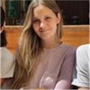 Soy psicóloga y estudié inglés con formación certificada por exámenes de Cambridge y experiencia de estudio en Londres. 