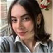 Me defino como una persona responsable, abierta a nuevas culturas y cariñosa. Doy clases de inglés a niños de 6 a 10 años.