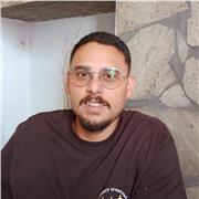 Imparto clases de dibujo y todo lo referido a lo artístico como pintura, arte contemporáneo, comisariado y gestión artística. Tanto en ambiente infantil como adulto, para todas las edades.