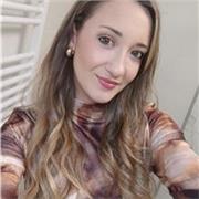 Soy maestra licenciada en el Grado en Magisterio de primaria con especialidad en Pedagogía Terapéutica y música