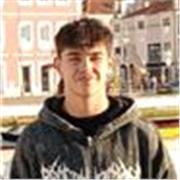 Estudiante de segundo de bachiller tecnológico imparte clases de matemáticas y física