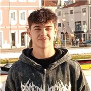 Estudiante de segundo de bachiller tecnológico imparte clases de matemáticas y física