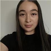 Ingeniera imparte clases de matemáticas básicas