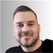 YouTuber con 8 años de experiencia y un canal con más de 750k suscriptores, da clases de marketing en YouTube