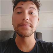 Laureato in Informatica, impartisce lezioni di matematica, fisica ed informatica